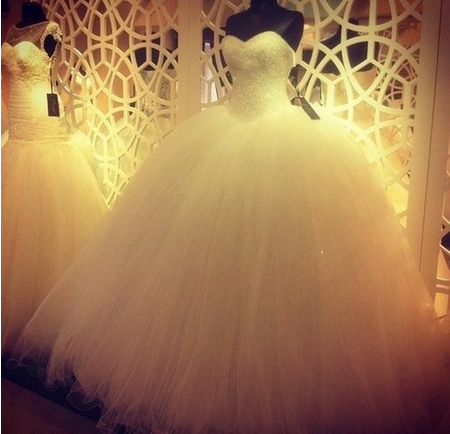 Beatz_Lebanon's tweet photo. NEED YOUR HELP. I found this dress and am looking for the source. Anyone knows? #weddingdress #dress #cindrella http://t.co/1cAYg4f3id