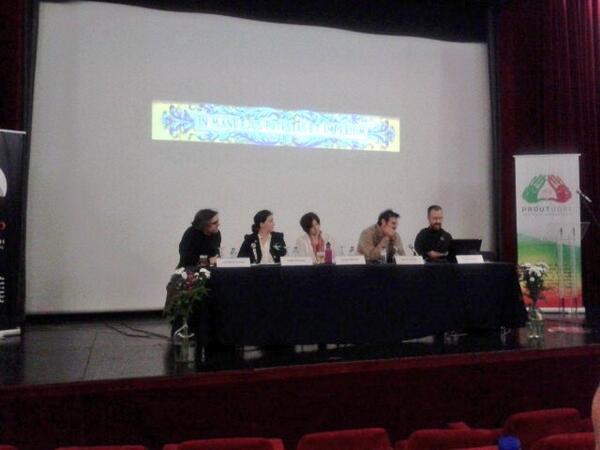 veramsm's tweet photo. #heldervalente starting a talk about #permaculture http://t.co/TU7s6NO7tG