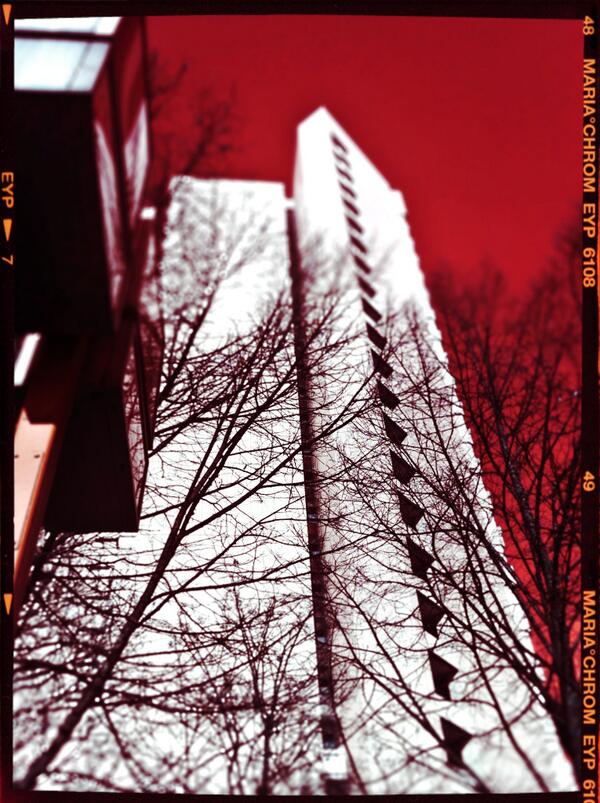 art_Sayan's tweet photo. red carpert #foto #art #kunst http://t.co/qNIufYJox4