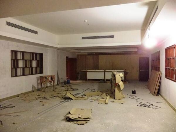 SoloBioskop's tweet photo. Kafe khusus studio Premiere di #ThePremiereSoloParagon. Beroperasi mulai akhir November 2013 http://t.co/1yCGi4vPQd