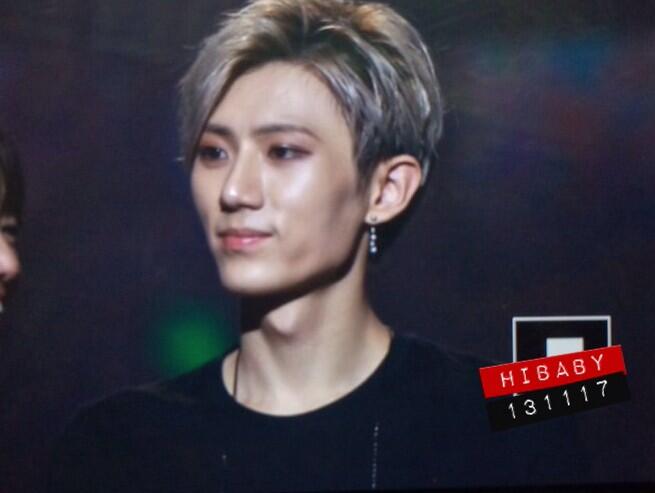 BZRtHg_CQAAbq9p.jpg:large