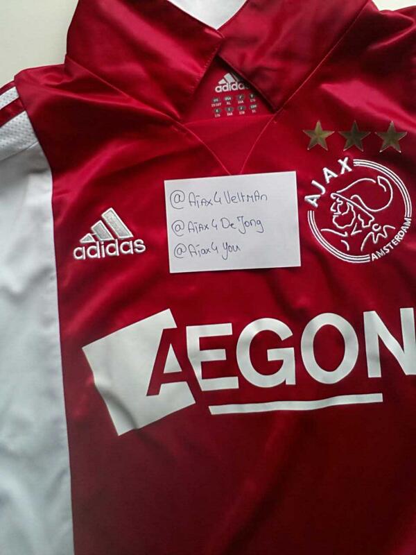 Ajax4SiemdeJong's tweet photo. Wat moet je doen voor kans op dit Ajax shirt:
- RT deze tweet
- Volg mij, @Ajax4Veltman en @Ajax4You http://t.co/5sBe2jrPgg