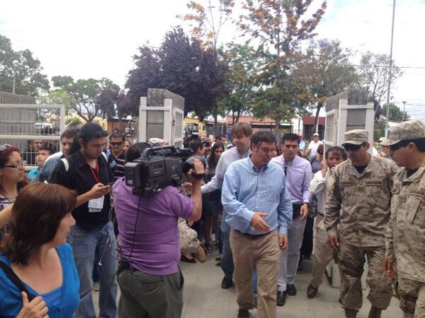 ComandoOssandon's tweet photo. @mjossandon ya está en su local de votación http://t.co/Xt1cNVD41j