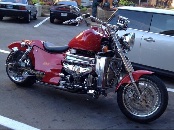 EUwerks's tweet image. Spotted in Dallas. V8 motorcycle with nitrous. #v8 #motorcycle #supercars