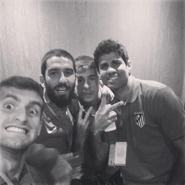 CostaOfficial19's tweet photo. Ansioso para voltar ao campo. Aqui você tem uma foto com # Leo # Dani # Arda Saudações! http://t.co/dxjBmSRsDk