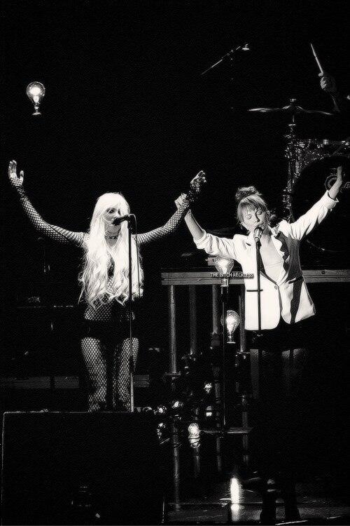 2Paramore tweet picture
