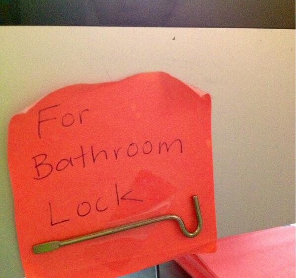 thingsforthings's tweet photo. Important things taped to post it's... #goodsystems http://t.co/aS8ZUZHFNC