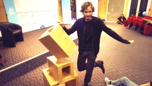 Lord_Kaylan's tweet photo. #swma notre grand gourou du blocks vous fait la pose #gsb2013 http://t.co/ELg81vIPWE