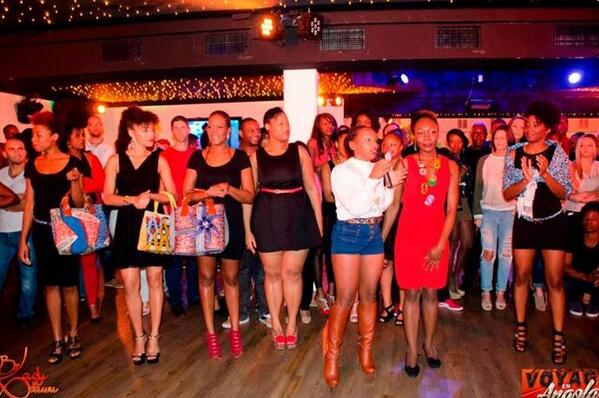 Lucie en prestations d'animations de défilé.