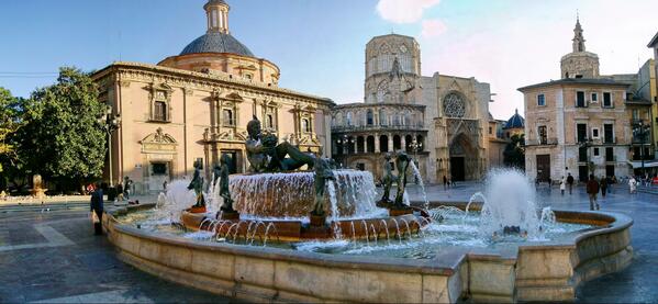 FotosComVal's tweet photo. Plaza de la Virgen. Valencia. http://t.co/lAxkDySHPb