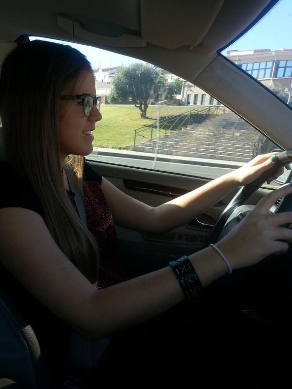 diegoreyesgz's tweet photo. Esa buena conductora de @Trinidelosreyes http://t.co/BlW2jTgBrz
