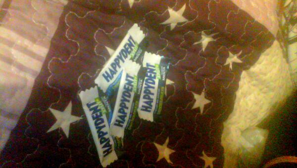 Mercedes131199's tweet photo. No puedo pasar un dia sin comer chicle;) http://t.co/LWr4wCLFD0