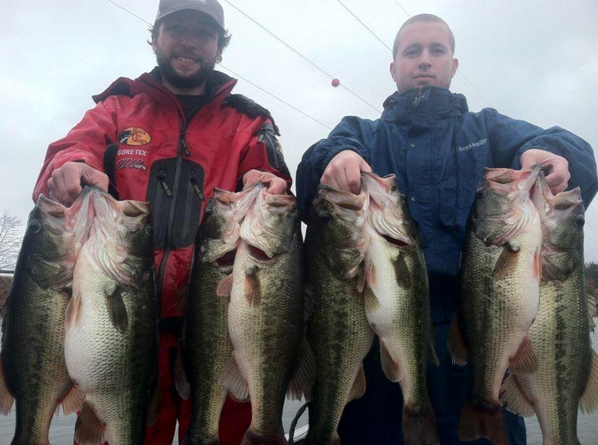 ALBassTrail's tweet photo. Lake G alive and well on a rainy day! @froggtoggs http://t.co/FdrPEzZYDl