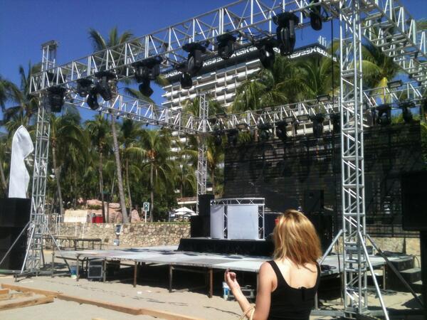 JazzJanine's tweet photo. TODO LISTO EN ACAPULCO!! http://t.co/fEpJPuLRKj