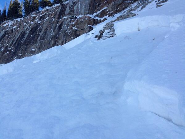 utavy_'s tweet photo. Second avalanche on Rocky point. Remotely triggered by a skier. No one caught. 2' x 40' #utavy http://t.co/rJlTxc4cw4