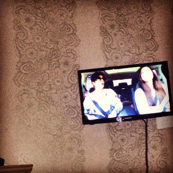 BananaFaceHanna's tweet image. @KimKardashian @KylieJenner  Watching the K fam do their thannnng✌️ #chilling #myprogramme #tv #yay #lovethem  💗