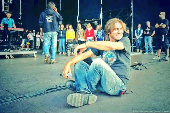 KymberlyxD's tweet photo. #Ligabue #Liga #Luciano 
Credo negli abbracci che ti tolgono il respiro e nei baci che ti accarezzano la carne. http://t.co/Ul037IcnfJ