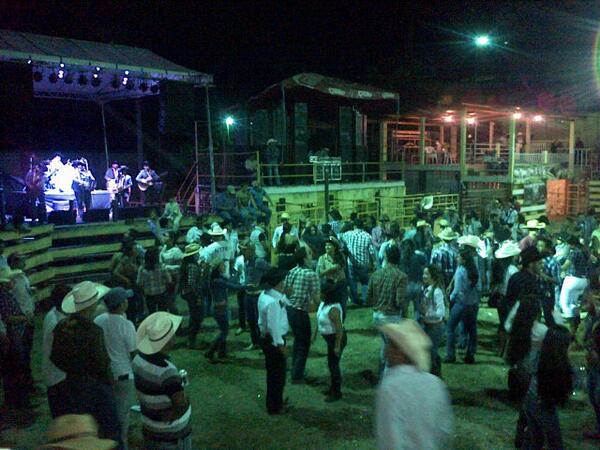 Codigo502's tweet photo. Empezó el baile 502 sanarate!!!! http://t.co/aKjJNNCDP9