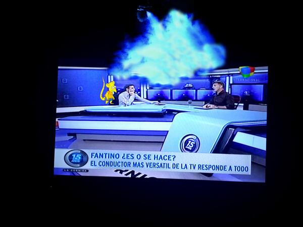 nomellamospunky's tweet photo. Mamá mañana vamos a tener q llamar al q arregla la tele;taba #ElProgramaDeFantino con el #NiñoRata y se llenó de humo http://t.co/VC8732o4IA