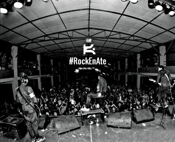 jorge_kendall's tweet photo. Que buen concierto el de anoche! #RockEnAte @kendallband fotazo! @yorck_burga http://t.co/VlnaO9FmHN