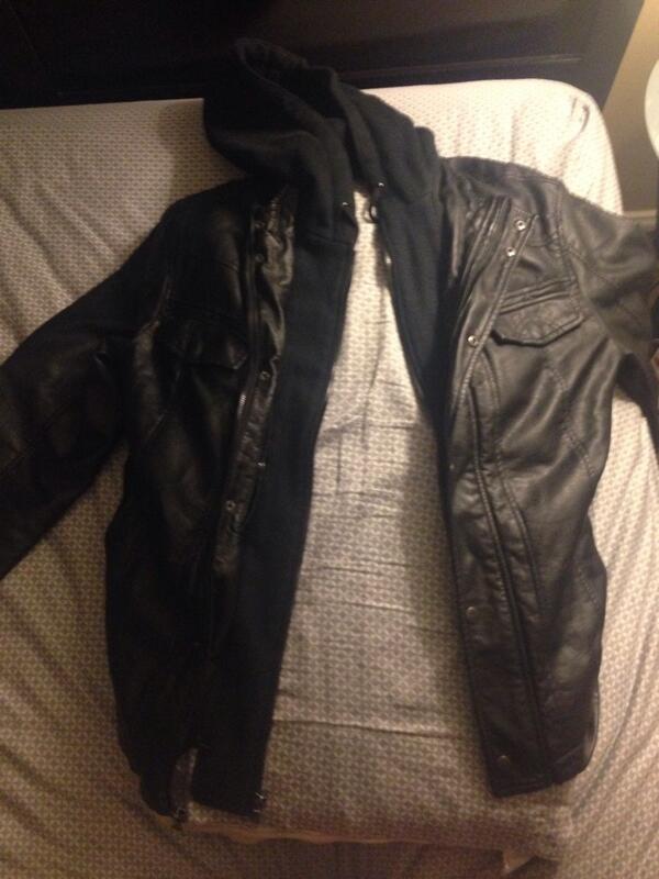 dandotjs's tweet photo. just turned my pillow over to the cool side http://t.co/iH4DriAQmJ