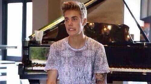 thaasexybieber's tweet photo. Playing #PYD with my mom by my side http://t.co/19sqBZdTEd