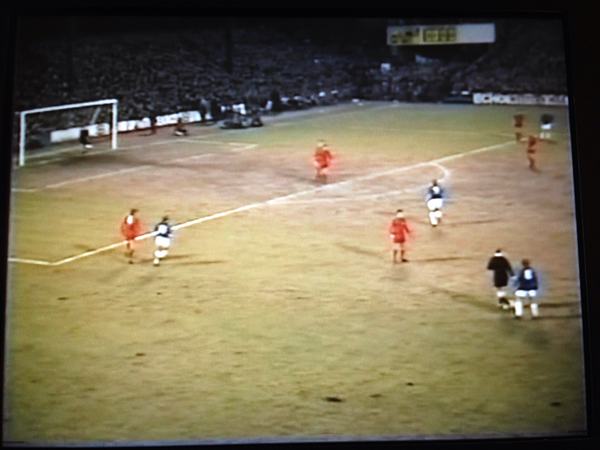 MundoMaldini's tweet photo. Mucho crack por ahí! Sí, Cardiff-Real Madrid (de rojo) Recopa marzo 1971. Pronto en @Fiebre_Maldini http://t.co/LdxFucePvg
