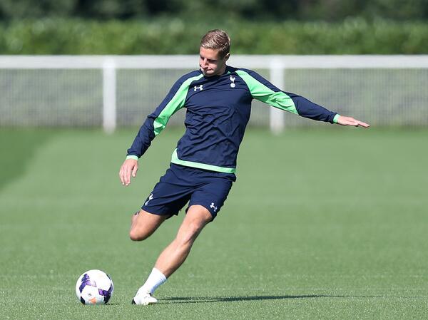 SpursOfficial's tweet photo. Happy Birthday, Daws! Tweet your birthday messages to our captain #THFC http://t.co/CYKAoJi3oq