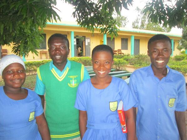Meet_Kate's tweet photo. Onze 4 scholarship students van Postin Senior High School doen het erg goed. T is zwaar, maar ze lachen nog! http://t.co/wFkFrwSIIS