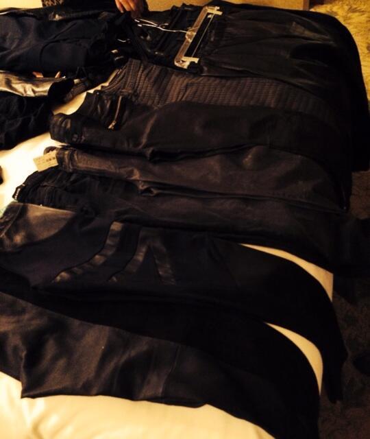 justcatchmedemi's tweet photo. ddlovato: Pants a make her daaaanceee... #leatherforDAYS 😍😍😍 http://t.co/sZ7H44Ss68