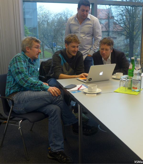 zaunberg's tweet image. #zaunbergtalks #moskitojava mit @dvayanu Der Burgershop wird auf der VM deployed und anschließend gemonitored. Cool