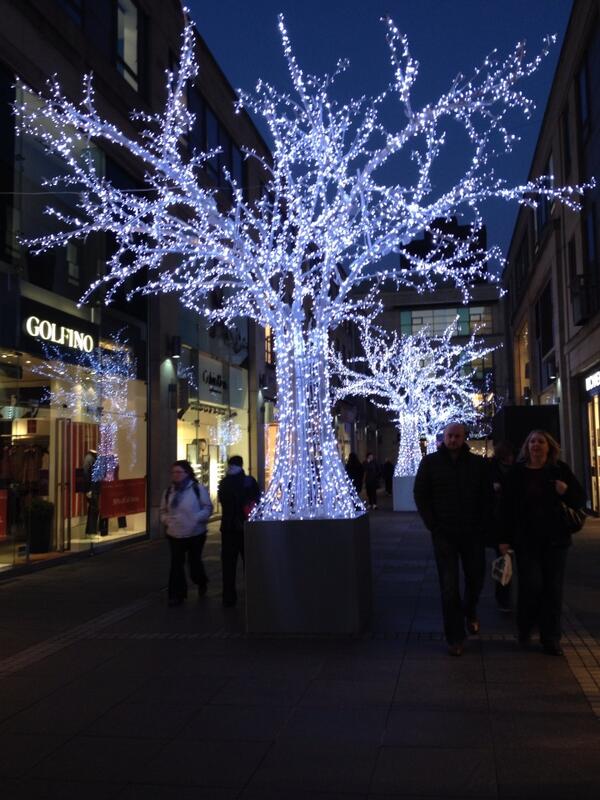 RonaMacLean's tweet photo. #Multrees Walk in Edinburgh looking very festive! http://t.co/jXw2jf92Ci