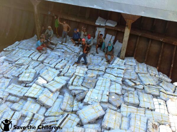 SavetheChildren's tweet photo. Our teams are working around the clock to get aid to people hit by #TyphoonHaiyan: http://t.co/yD5i4VZBHR