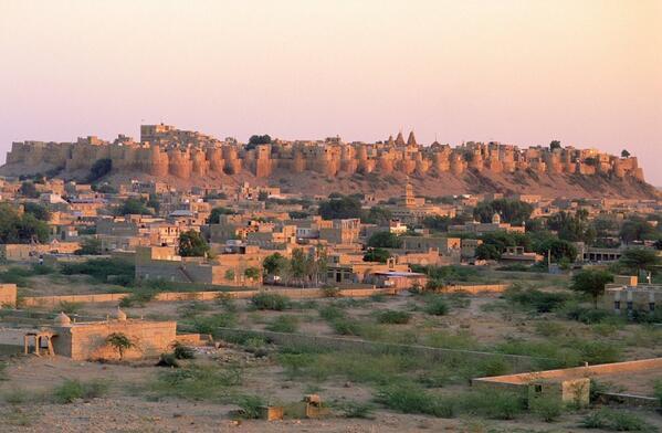 earthcapture's tweet photo. Jaisalmer Fort, India #saveearth http://t.co/atgm63IRY4