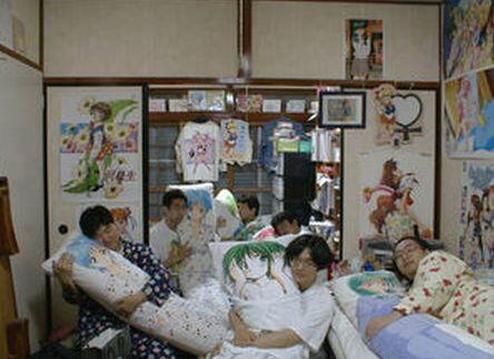 bakattazukan's tweet photo. まさにカオスwww 「僕らとお泊まり会しよう♪」なんて言われたら卒倒してしまうwww https://t.co/CaKgycnJe5