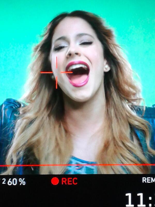 FrozenStoessel's tweet photo. Backstage: @TiniStoessel grabando el videoclip de #LibreSoy. | Make up: @vanesaaragon - Vestuario: @BENITOfz. http://t.co/BWExgwtMx3