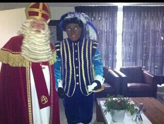 pietenfeest's tweet photo. én natuurlijk komt de sint mee en als je mazzel hebt de enige echte hoofdpiet http://t.co/yX73LPdNzj