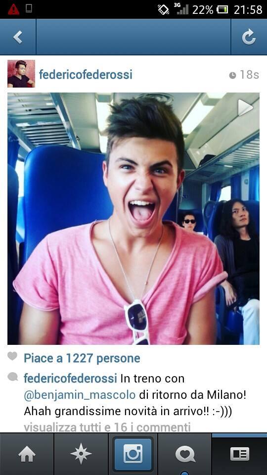 Federico Rossi على تويتر Mi Sto Annoiando Scrivetemi Su Instagram Federicofederossi Ps La Tipa Dietro Non Gradiva Proprio Eh Hahaha Http T Co U3ximz7pc4