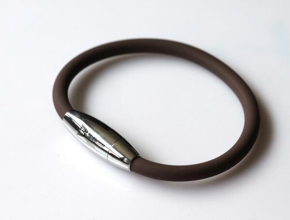 GolfAddict101's tweet photo. http://t.co/u2Z7gWsFQP Holiday sale on its negative ion products.  Golf bracelets and more. 30% off Promo Code: Santa http://t.co/zMixTjjJwF