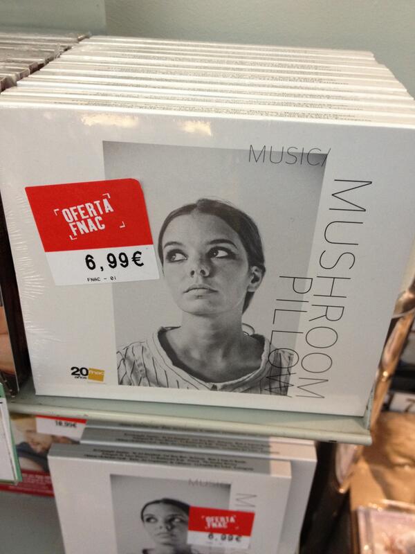 MushroomPillow's tweet photo. Nuevo recopilatorio de Mushroom Pillow sólo en tiendas FNAC. 15 tracks / precio superreducido @Fnac_ESP http://t.co/G9Rwy8U8UI