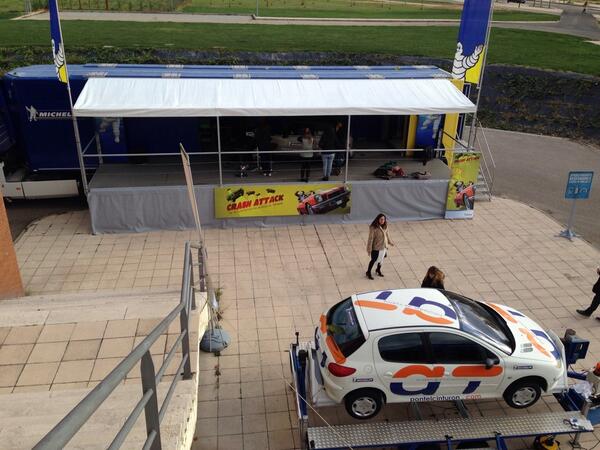rafa_soto_1980's tweet photo. Ya estamos en la @UVa_es en el evento #crashattackmichelin con @ATautoescuela y @gruposorensen . Aprovecha!!!! http://t.co/UoeYCEFPu6