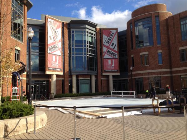 ohiounion's tweet photo. Free ice skating and hot chocolate on the @OhioUnion’s West Plaza- tonight, 7-10PM via @OUAB! http://t.co/8ZWbjsBc9y http://t.co/IGkER89Sni