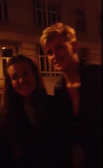 Mia1D_'s tweet image. If you have night vision goggles this is me and @TheVampsTristan hahahh #SideOn