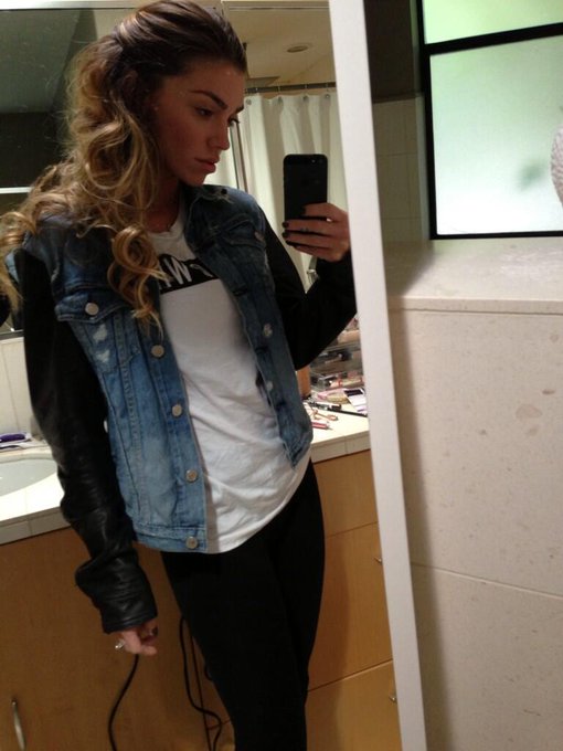 Obsessed with this jacket !!! Sorry no tits in this pic http://t.co/3ofrsXx6kD<a href="/tag/roadtrip"class="tags"><span>#roadtrip</span></a>