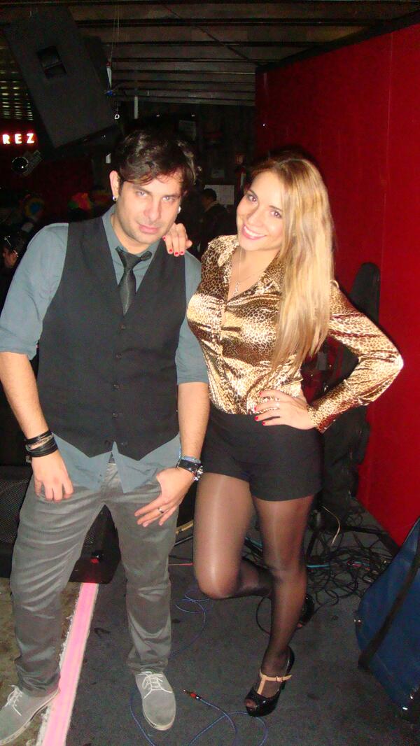 AleOndarza's tweet photo. Trabajando c mi Vampi! @ThalioBeta http://t.co/RuCHfMG2uK
