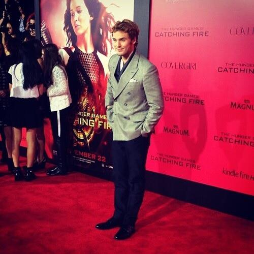 THGPrblms's tweet photo. Sam!! #Finnick #CatchingFirePremiere http://t.co/4f1WN6qOeq