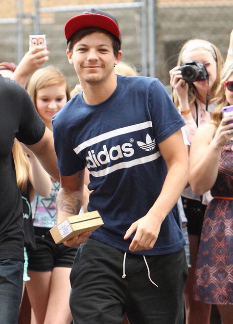 Special1D_ID's tweet photo. Keep Smile :)) hahaha http://t.co/2yjFT8p53f