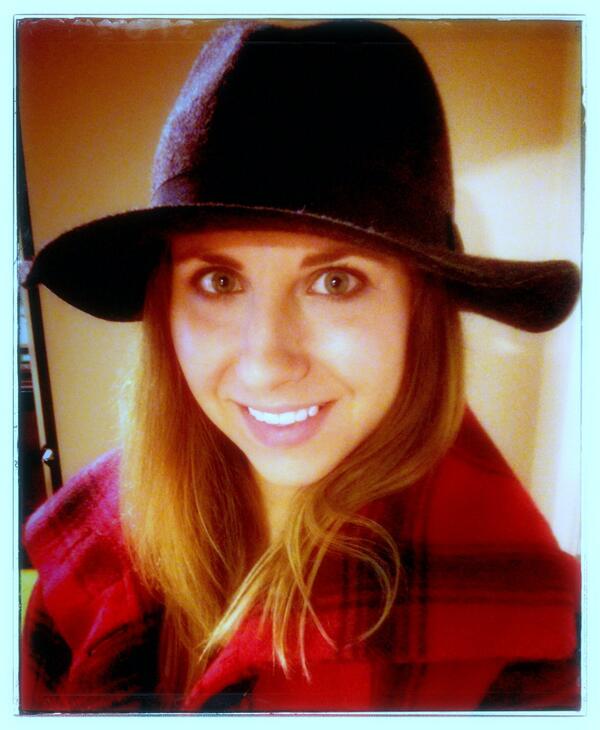 yestylist's tweet image. My light rain #staydry #fashiontrick is a wide brimmed hat like this wool one from @LeChateauStyle outlet #fallfind