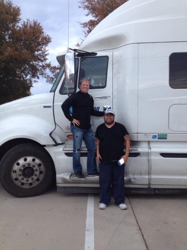 richiewhitt's tweet photo. So a guy just pulled up to @Pizza_Buzz. A guy named @fcofep. In a giant White Truck! http://t.co/Bw2wc3PUpM