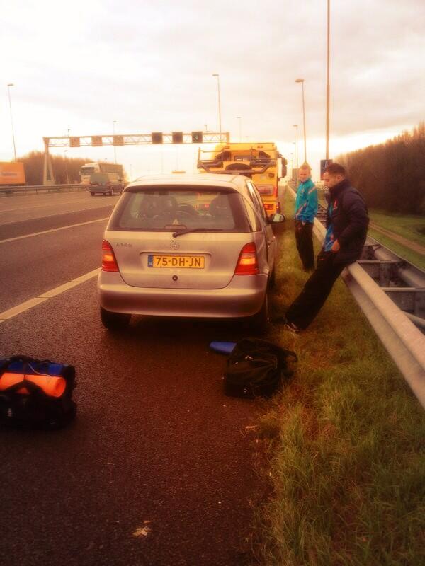 matsoeee's tweet photo. Autopech onderweg naar Zeist voor training. http://t.co/WZtmtXA2AB
